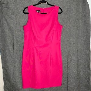 Fitted, knee-length dress